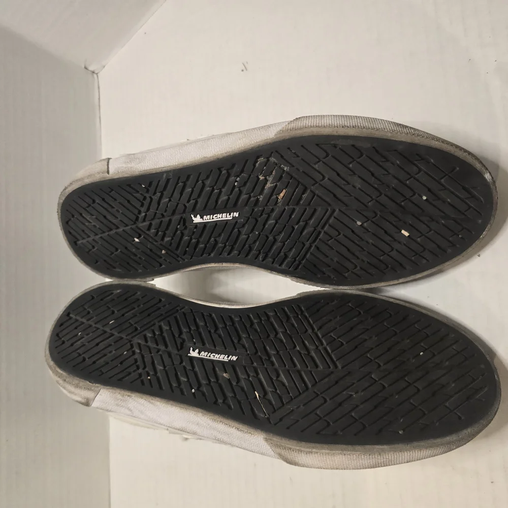 Etnes‎ White Sneakers with Textured Upper and Cushioned Sole
